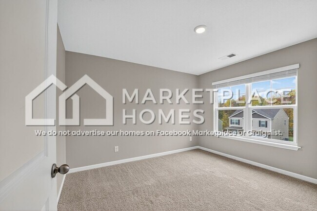 Building Photo - 559 Cliff St