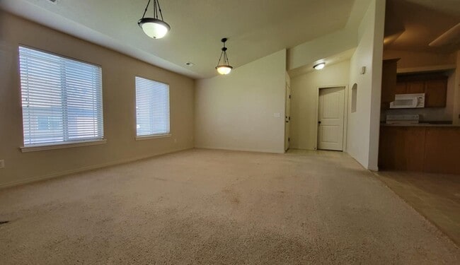 Building Photo - Gorgeous Eagle Mountain Condo!