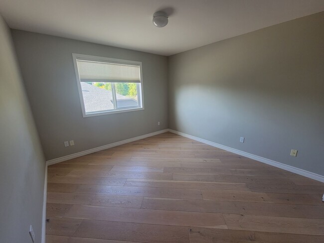 Building Photo - Perfect Family Home Near Badger Mountain –...