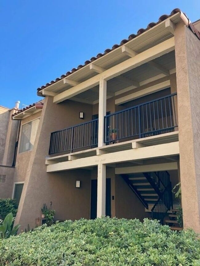 Building Photo - REALLY NICE UPSTRS 1BD 1BA CONDO FOR LEASE! MUST SEE!