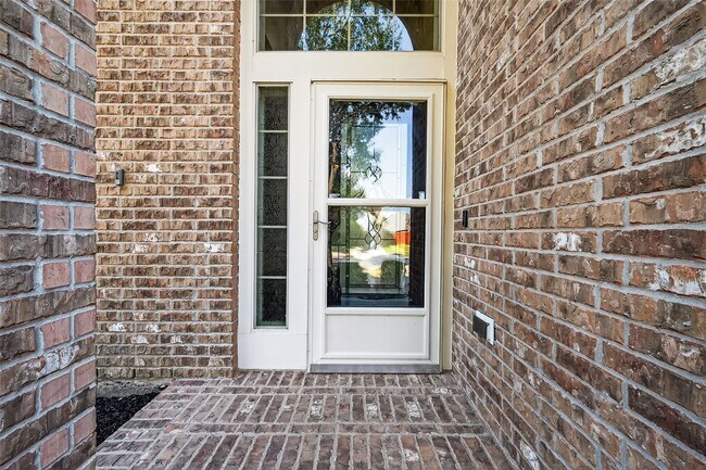 Building Photo - 2606 Waterbrook Ln