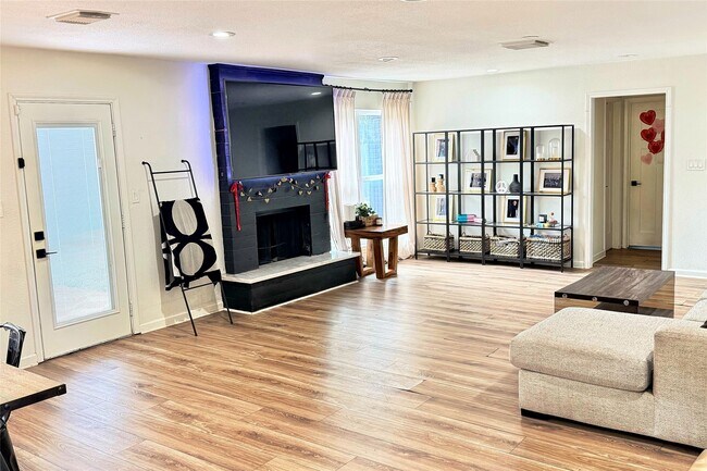 Building Photo - 12407 Whittington Dr