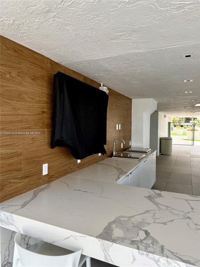 Building Photo - 770 Claughton Island Dr