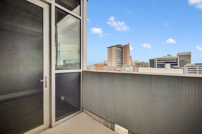 Building Photo - 353 E Bonneville Ave