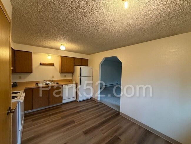 Building Photo - 5025 S Orchard #B