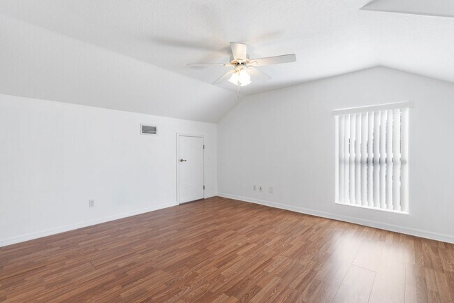 Building Photo - Charming Renovated 4BR/3BA Single Family Home