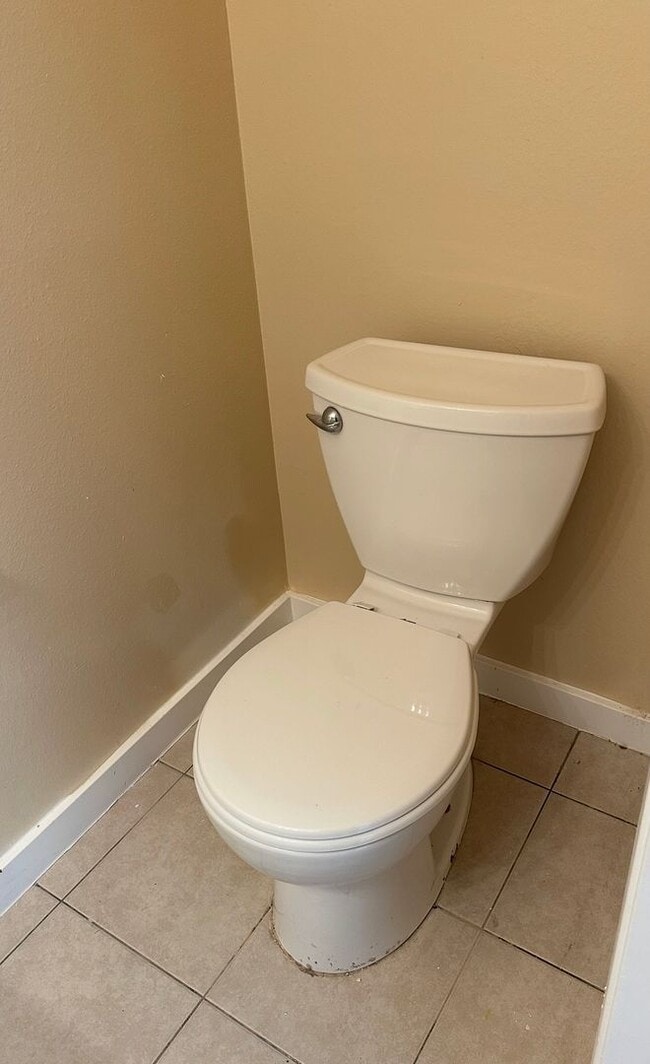 Building Photo - 2 BEDROOMS 1.5 BATHROOM TOWNHOUSE AVAILABLE FOR RENT JONES AND VEGAS DR !!!