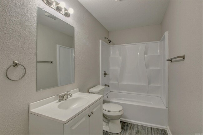 Building Photo - 17 Hiland Pl
