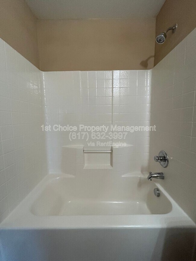 Building Photo - 5865 Fir Tree Ln