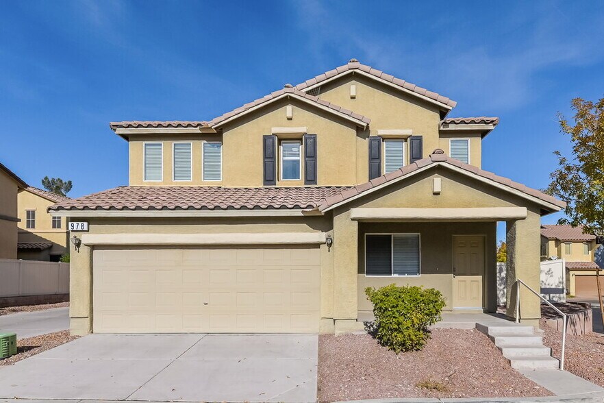 Primary Photo - 978 Medina De Leon Ave