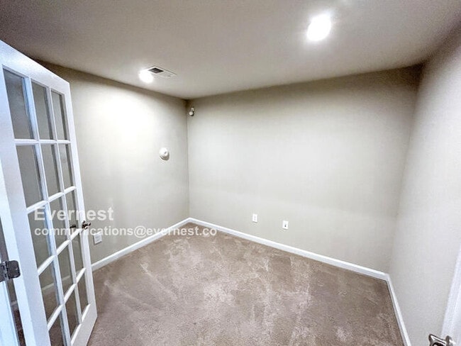 Building Photo - 3934 Grove Point Dr