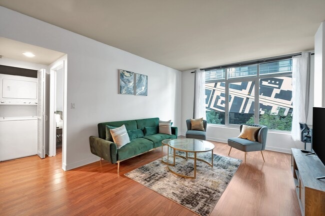 Primary Photo - 425 W Beech St