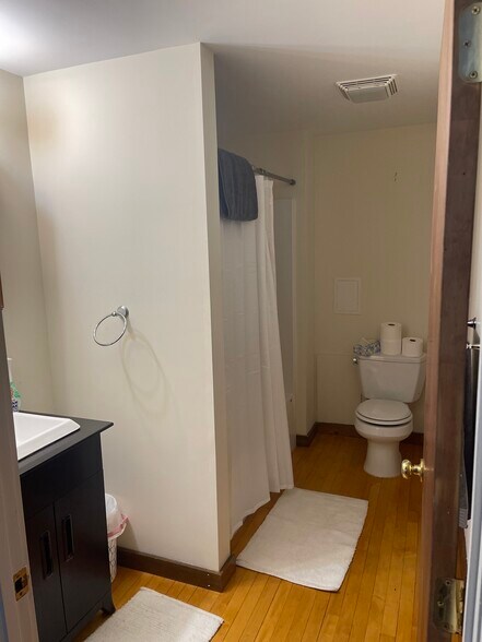 Building Photo - 8 N Main St