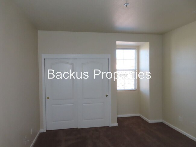 Building Photo - 11 Huerta Ave