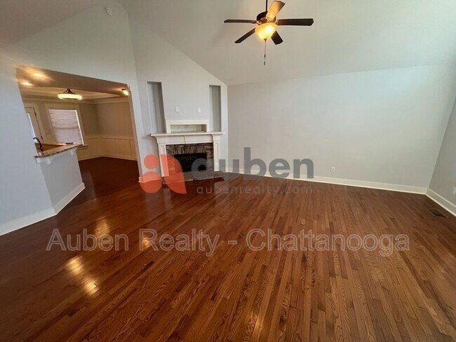 Building Photo - 7302 Klingler Ln