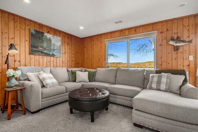 Building Photo - 2120 Walleye Ln