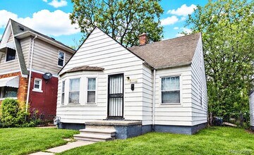 Building Photo - 15762 Strathmoor St