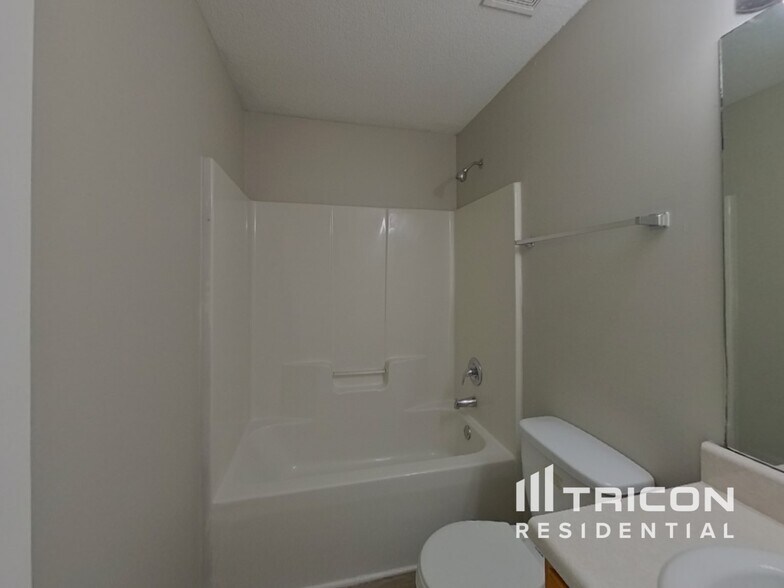 Building Photo - 464 Berkshire Pl