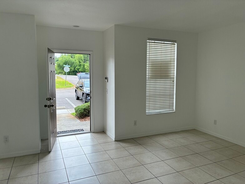 Building Photo - 1243 Charlesworth Dr