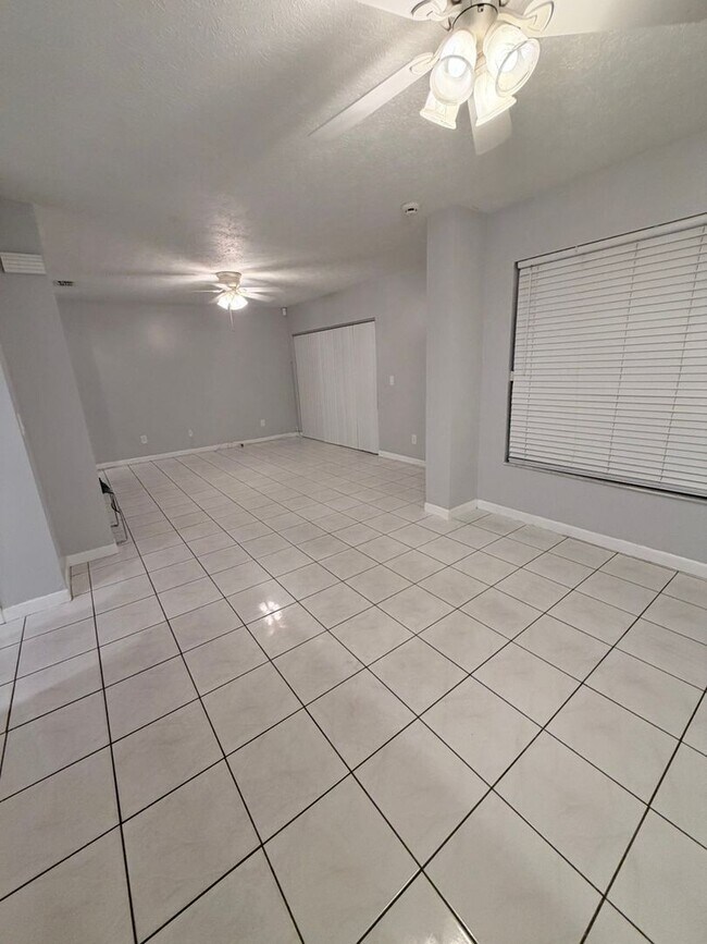 Building Photo - 8728 Jasmine Pond Dr