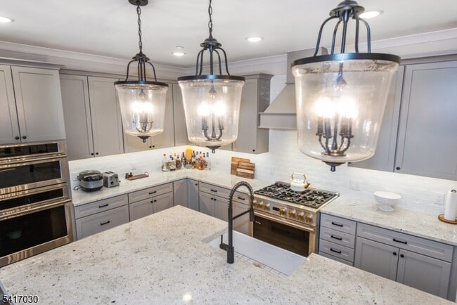 Building Photo - 37 Hillandale Dr