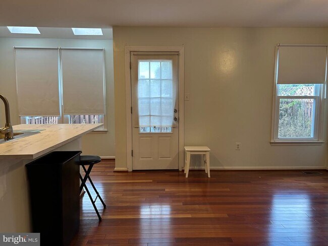 Building Photo - 46706 Bullfinch Square