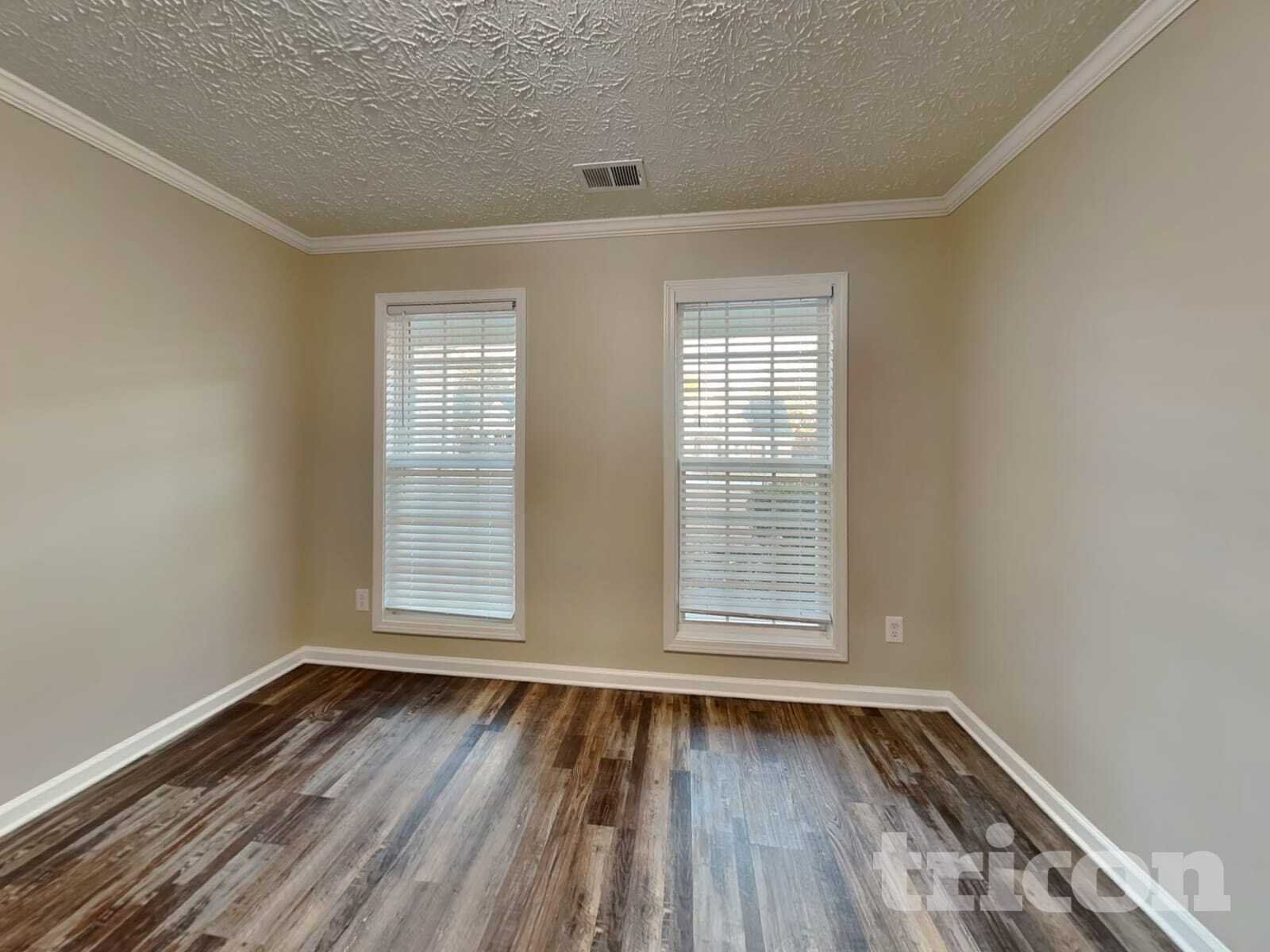 Building Photo - 915 Chapel Hill Dr SE