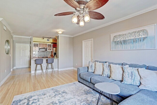 Building Photo - 630 S Sapodilla Ave