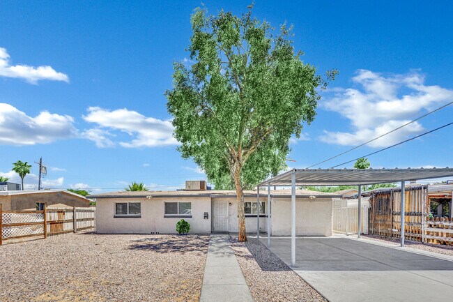 Building Photo - 2221 Santa Clara Dr
