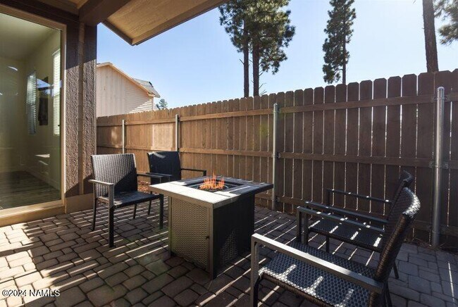 Building Photo - 2591 W Pollo Cir