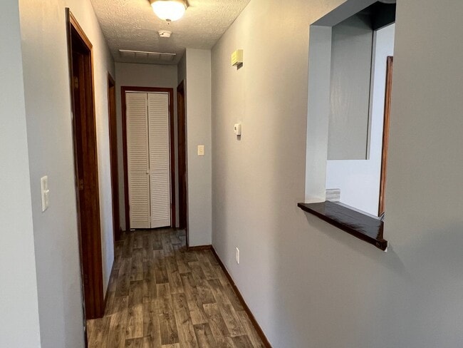 Building Photo - AVAILABLE NOW! Walking Distance to Silver Springs Park