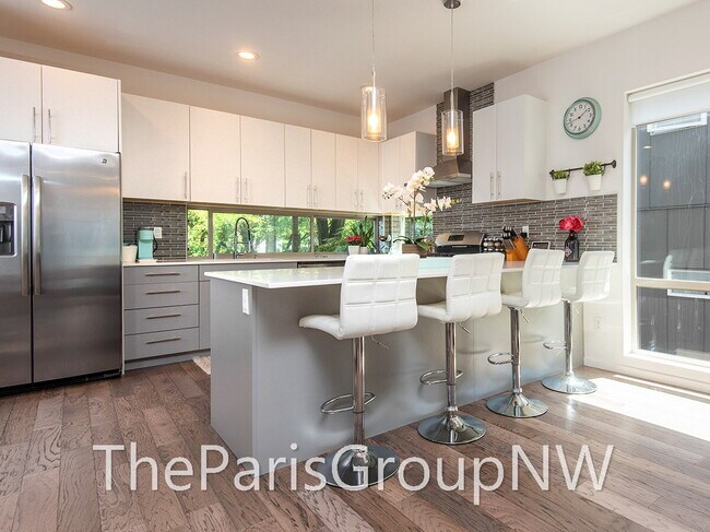 Building Photo - Stunning Mod 3BR+Den, 3.5BA Townhome * XL Roof Deck *A/C ++