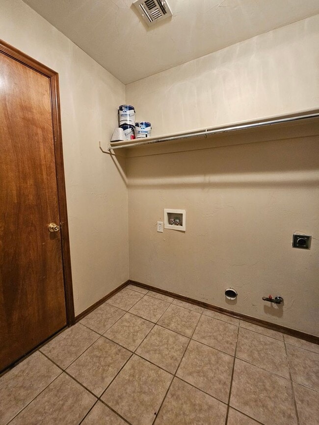 Building Photo - (3) Bed/(2) Bath SE OKC Avail NOW! Moore P...