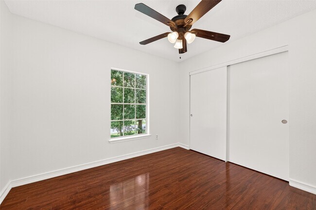 Building Photo - 42 Rockridge Dr