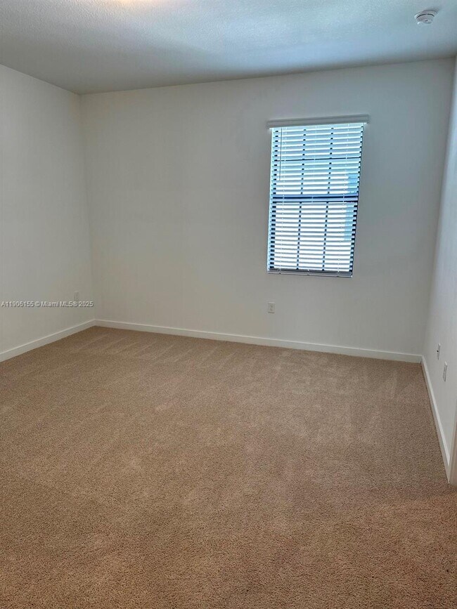 Building Photo - 815 SW 11th Wy