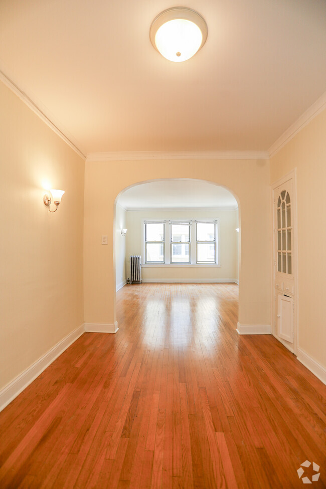 Building Photo - 1624 W Lunt Ave