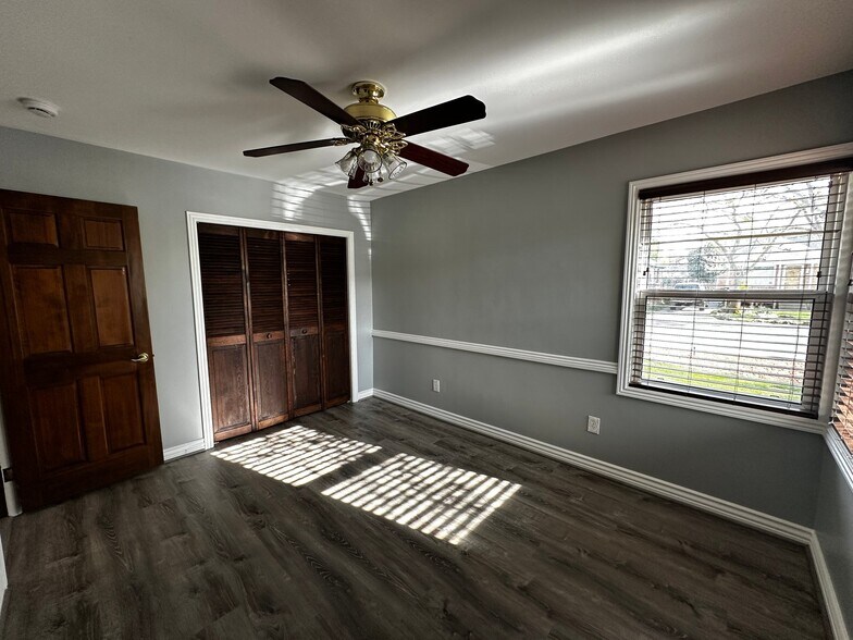 Building Photo - 2019 E Lambourne Ave