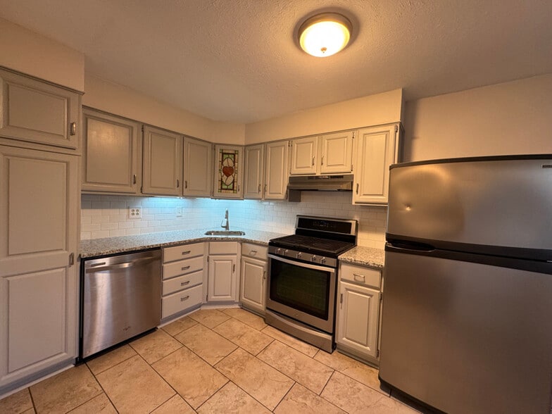 Building Photo - 12425 Dunks Ferry Rd