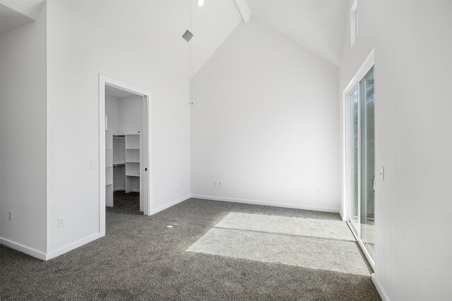 Building Photo - 255 Lourdes Ct