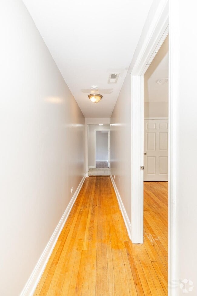 Building Photo - 4 bedroom in Chicago IL 60620