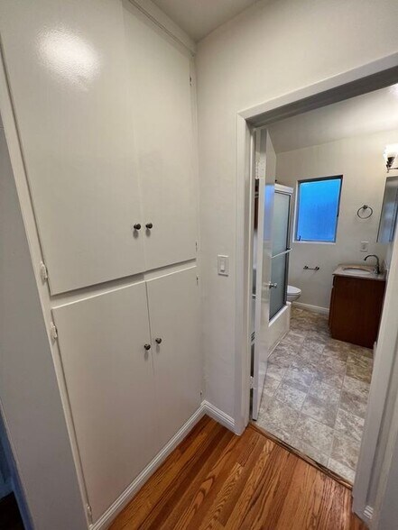 Building Photo - 1263 Hayworth Ave