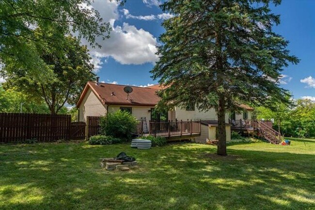 Building Photo - 3909 Patrick Henry Way