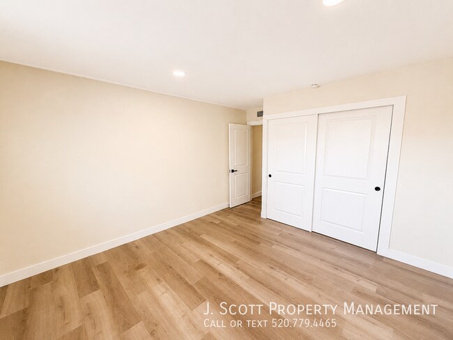 Building Photo - 3459 W Evans Dr