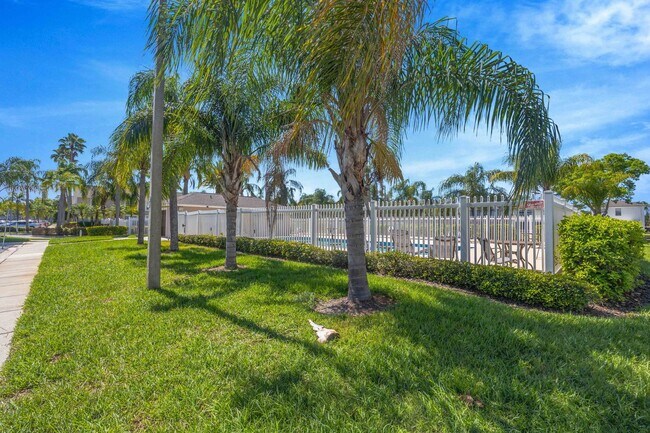 Building Photo - 2 Bedroom and 2.5 Bathroom Townhouse