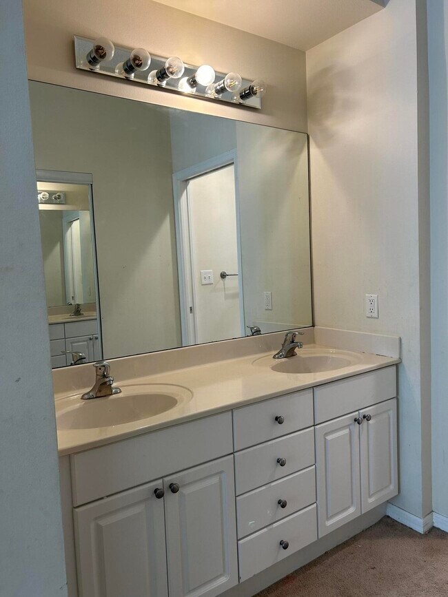 Building Photo - 26 Royal Palm Way