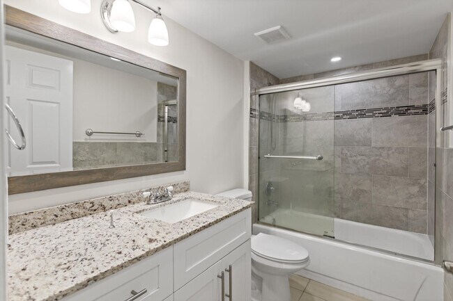 Building Photo - 1719 Whitehall Dr