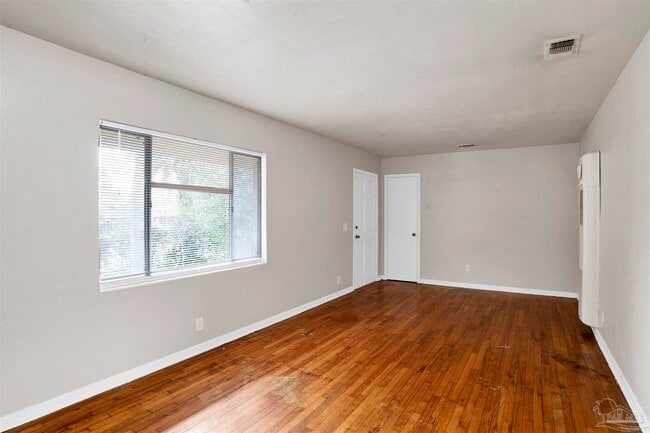 Building Photo - 2802 W Gonzalez St