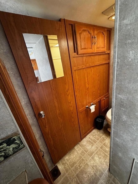 Building Photo - 15482 Mapletree Dr