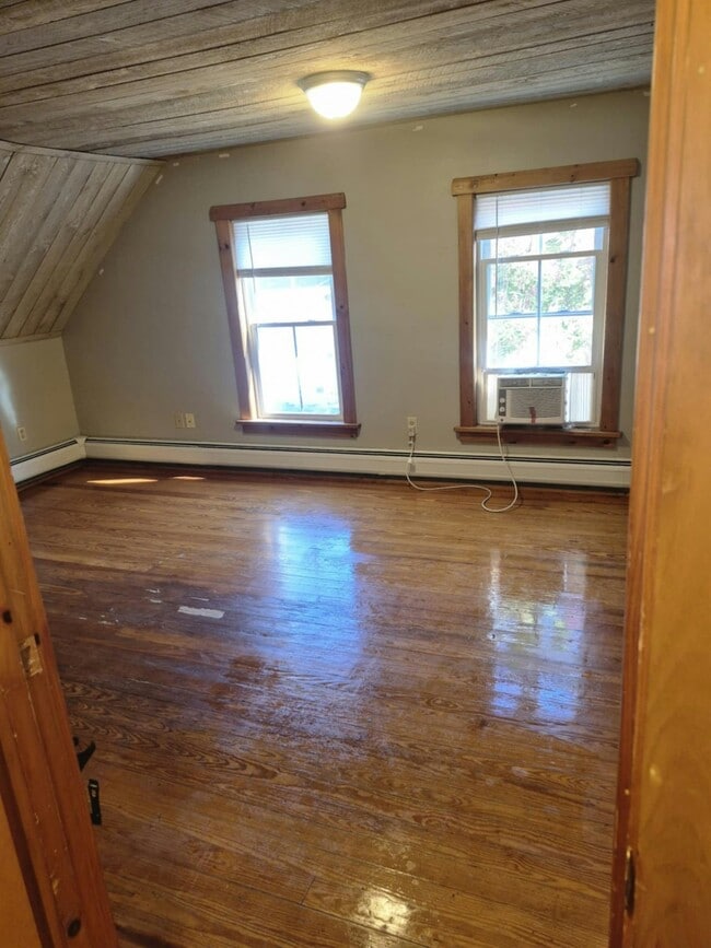 Building Photo - 1691 Maple St