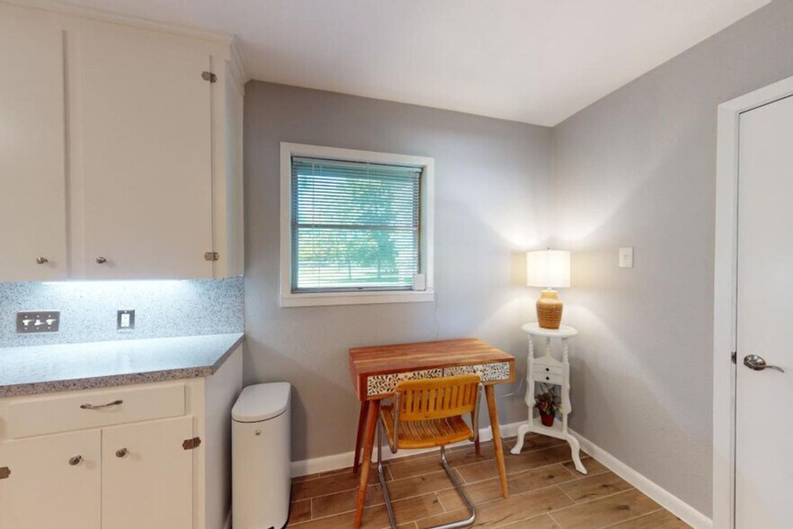 Building Photo - 118 Miller St